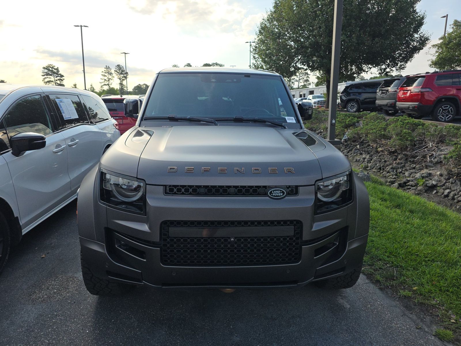 2025 Land Rover Defender 110 OCTA FWD