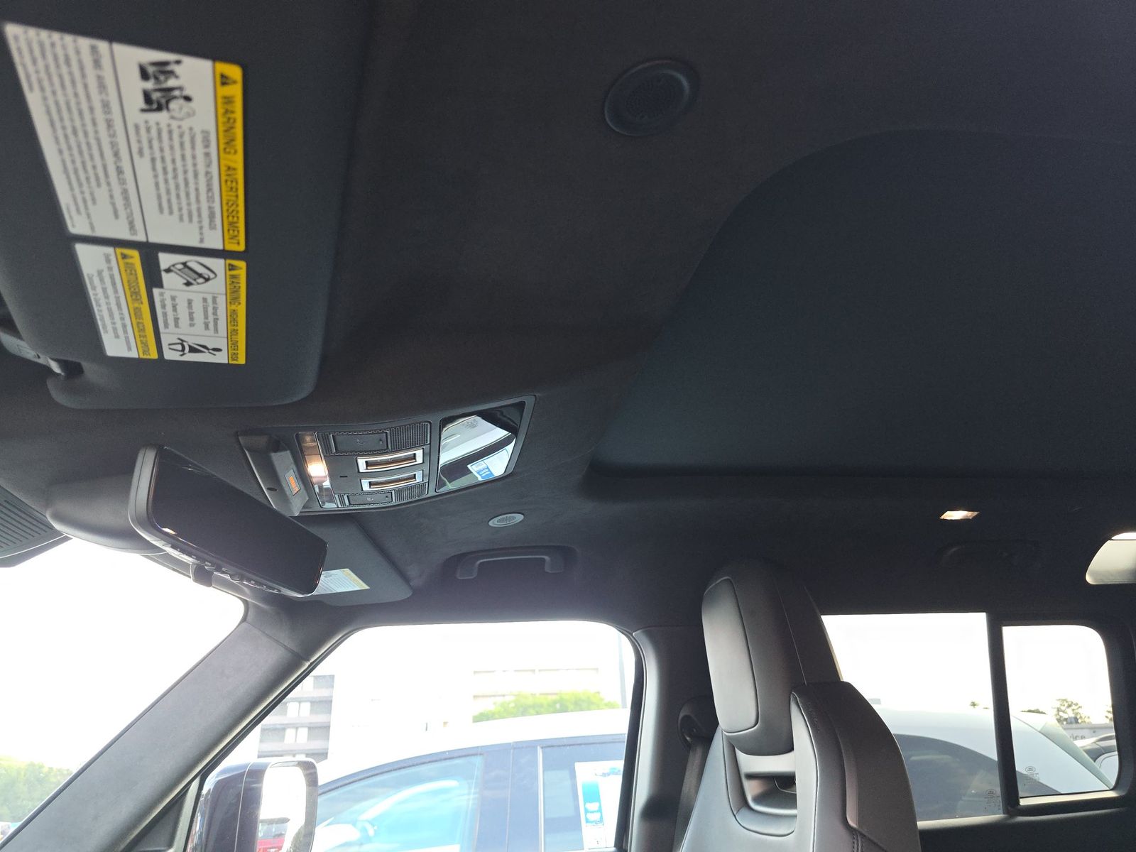2025 Land Rover Defender 110 OCTA FWD