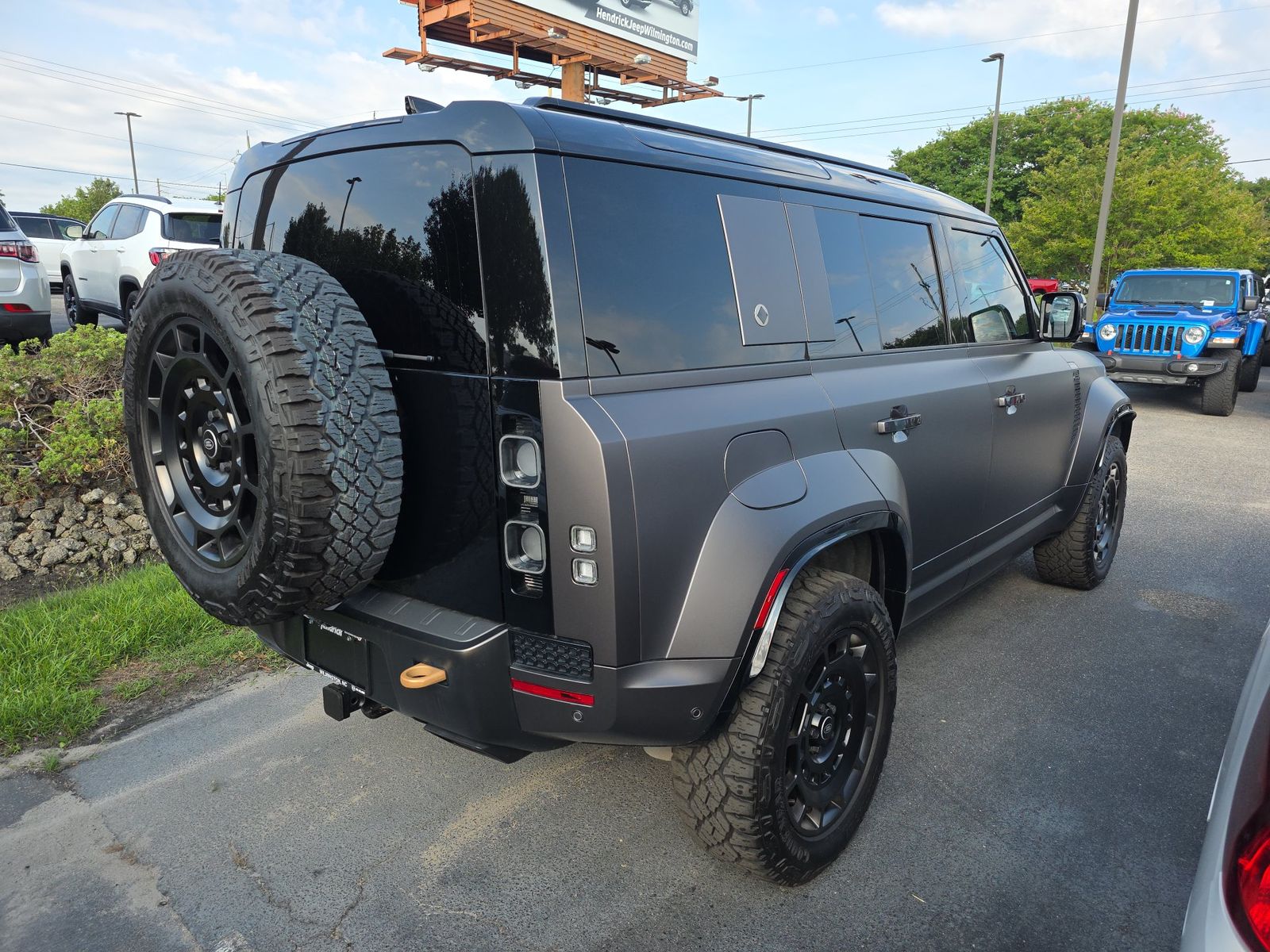2025 Land Rover Defender 110 OCTA FWD