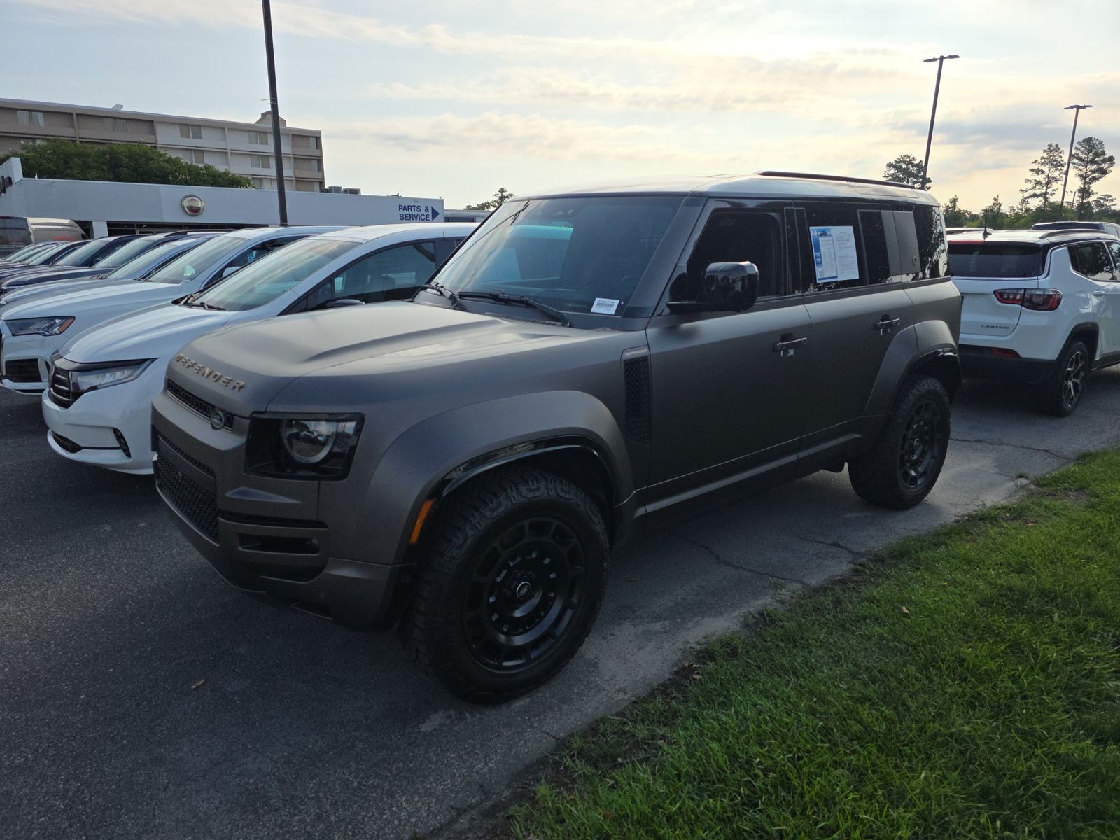 2025 Land Rover Defender 110 OCTA FWD