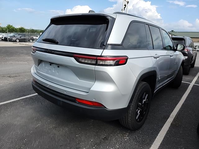 2024 Jeep Grand Cherokee Altitude RWD