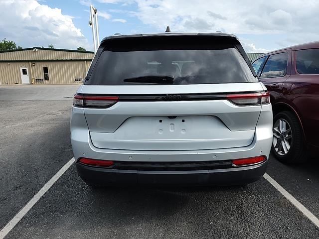 2024 Jeep Grand Cherokee Altitude RWD