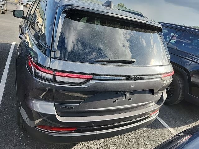 2024 Jeep Grand Cherokee Altitude AWD