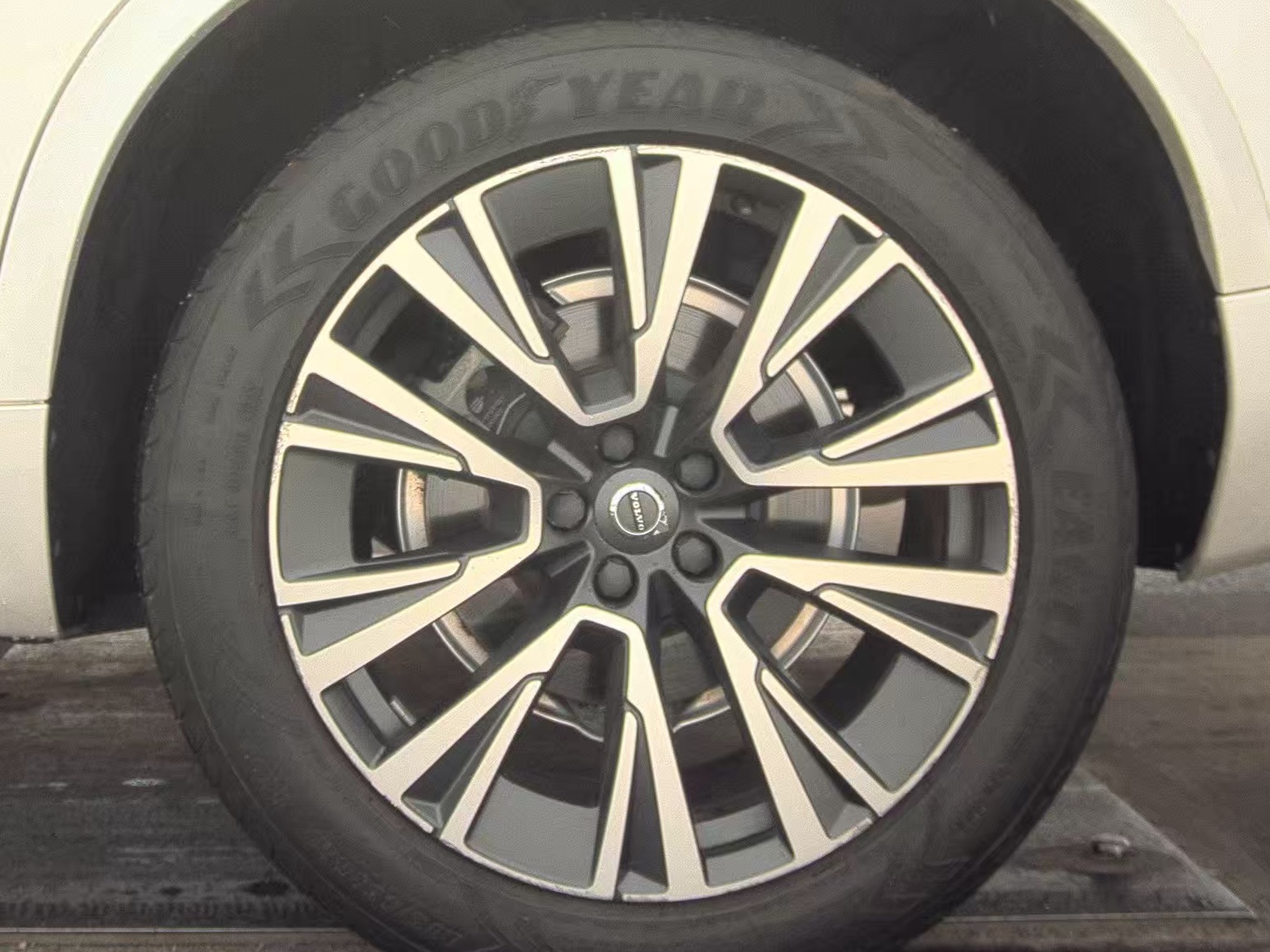 2020 Volvo XC90 T5 Momentum FWD