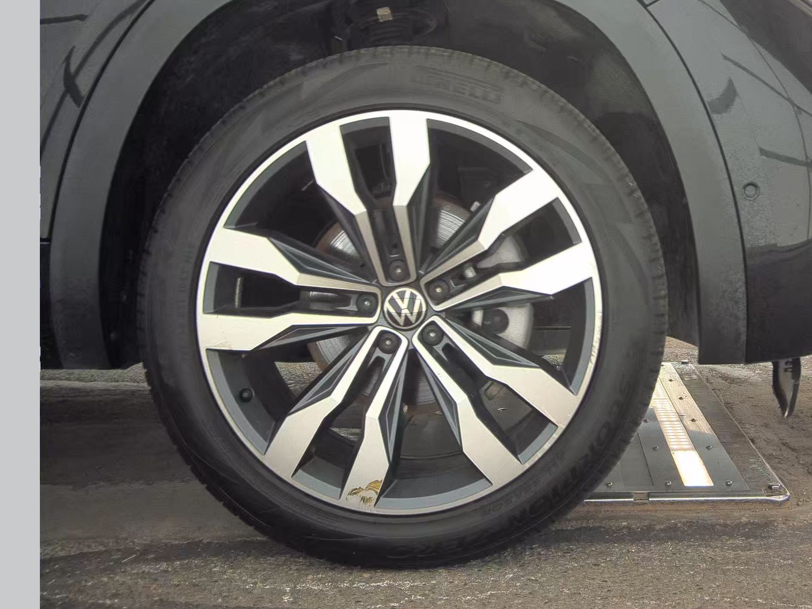2023 Volkswagen Atlas 3.6L SEL Premium R-Line FWD
