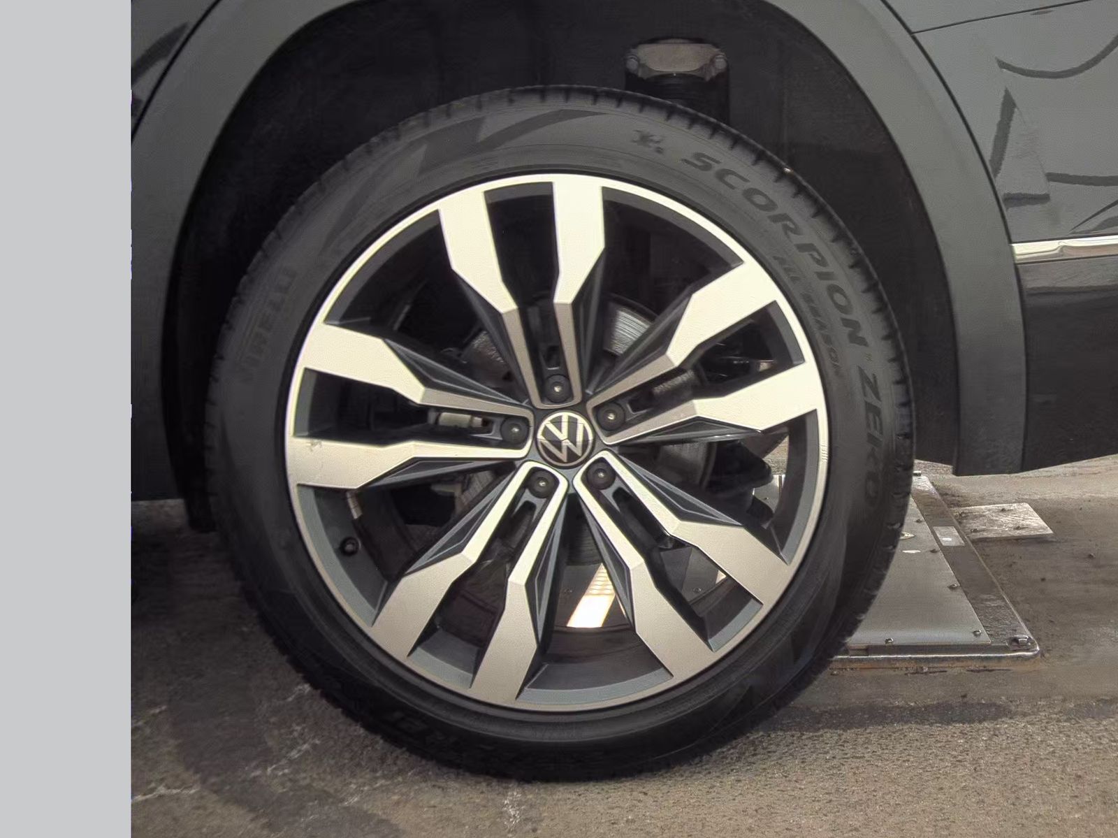 2023 Volkswagen Atlas 3.6L SEL Premium R-Line FWD