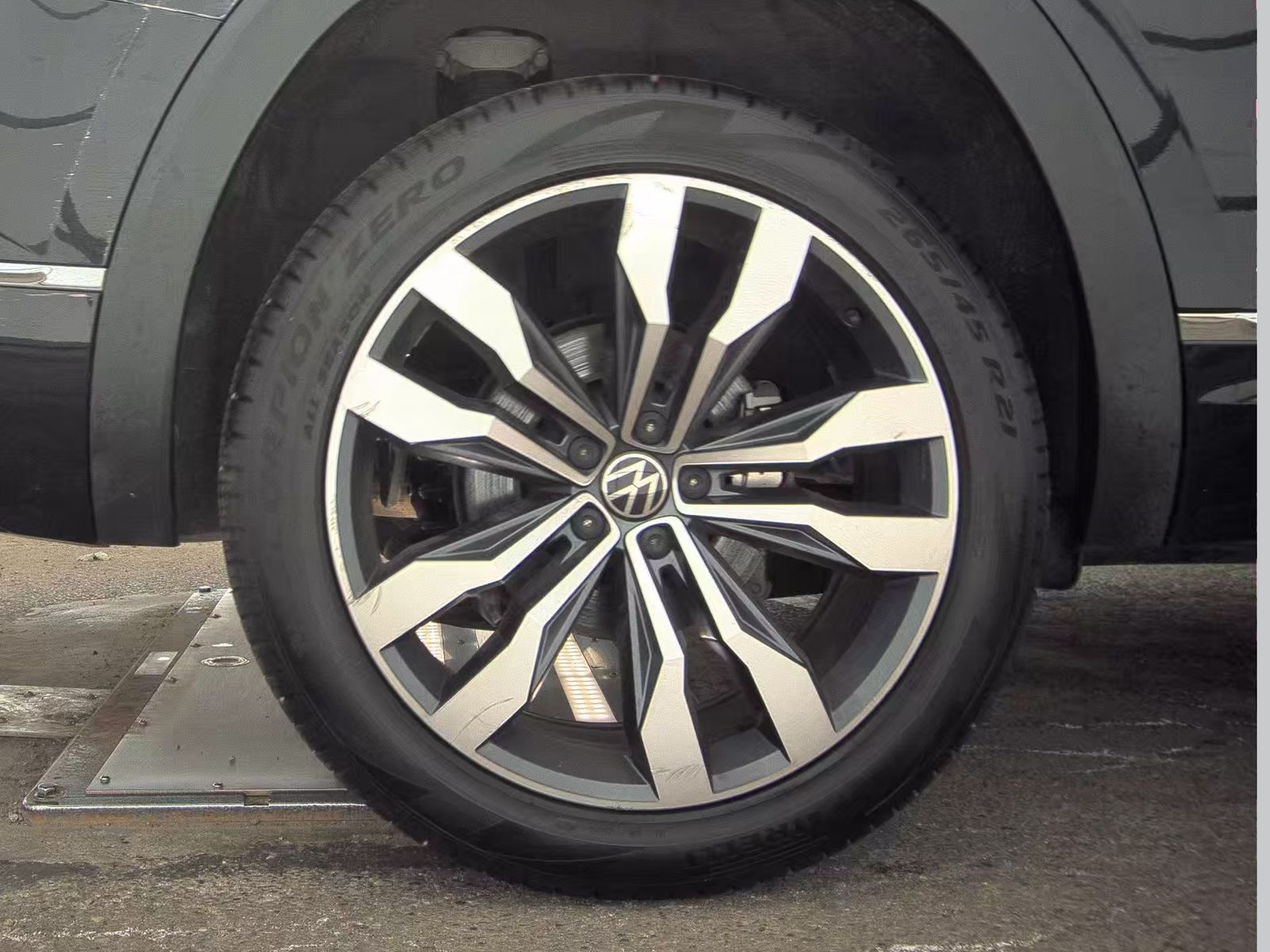 2023 Volkswagen Atlas 3.6L SEL Premium R-Line FWD
