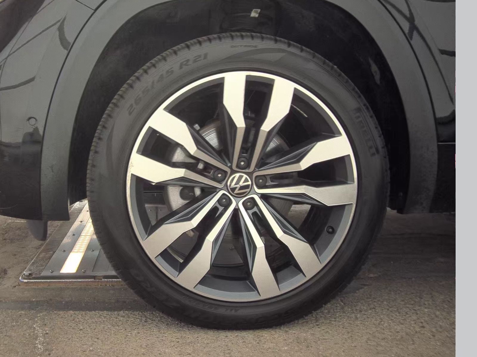 2023 Volkswagen Atlas 3.6L SEL Premium R-Line FWD