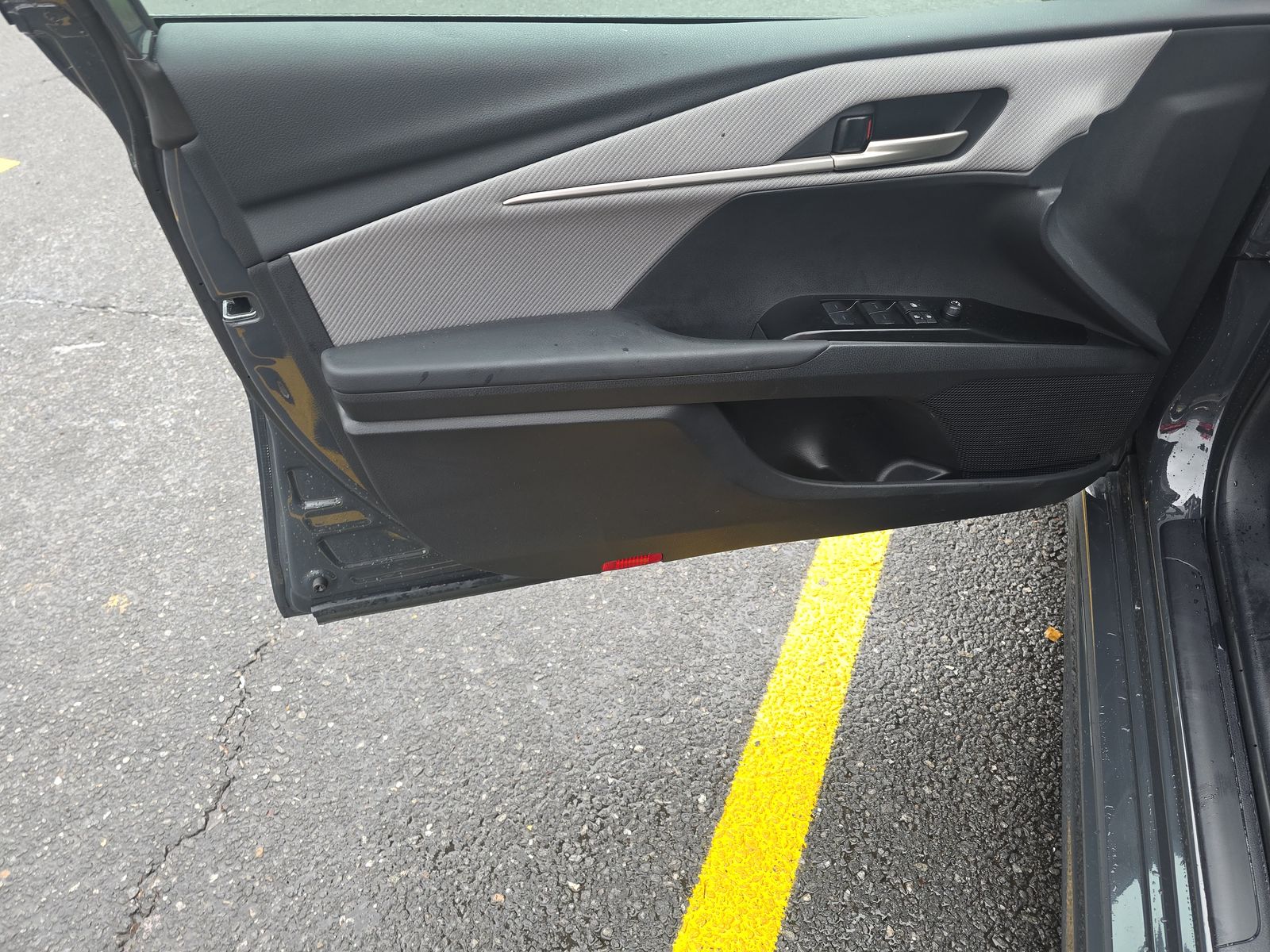 2025 Toyota Camry SE FWD
