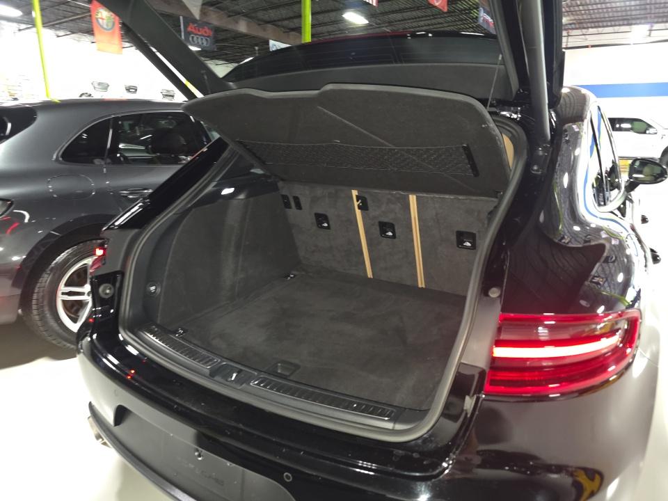 2018 Porsche Macan Base AWD
