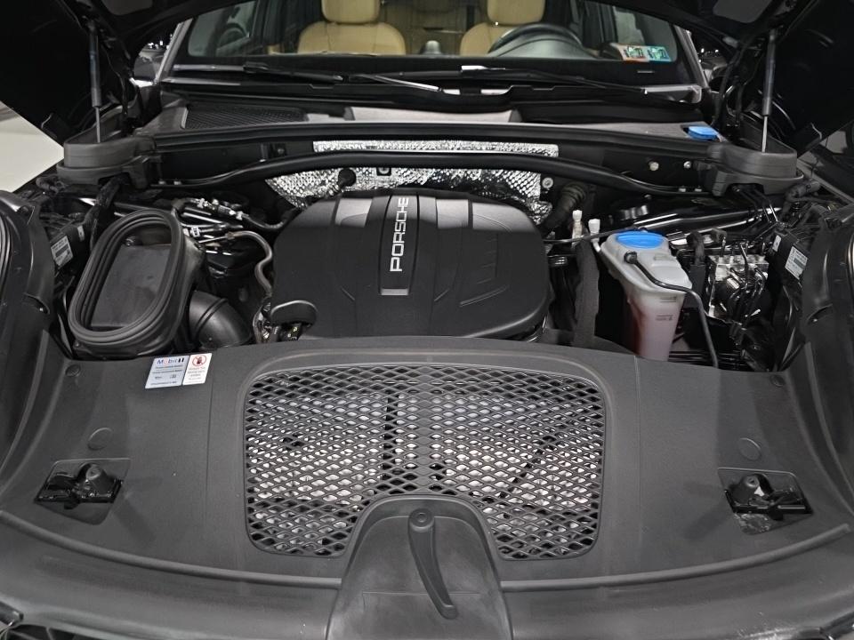 2018 Porsche Macan Base AWD