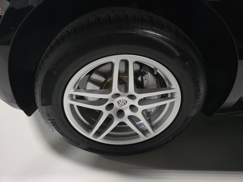 2018 Porsche Macan Base AWD