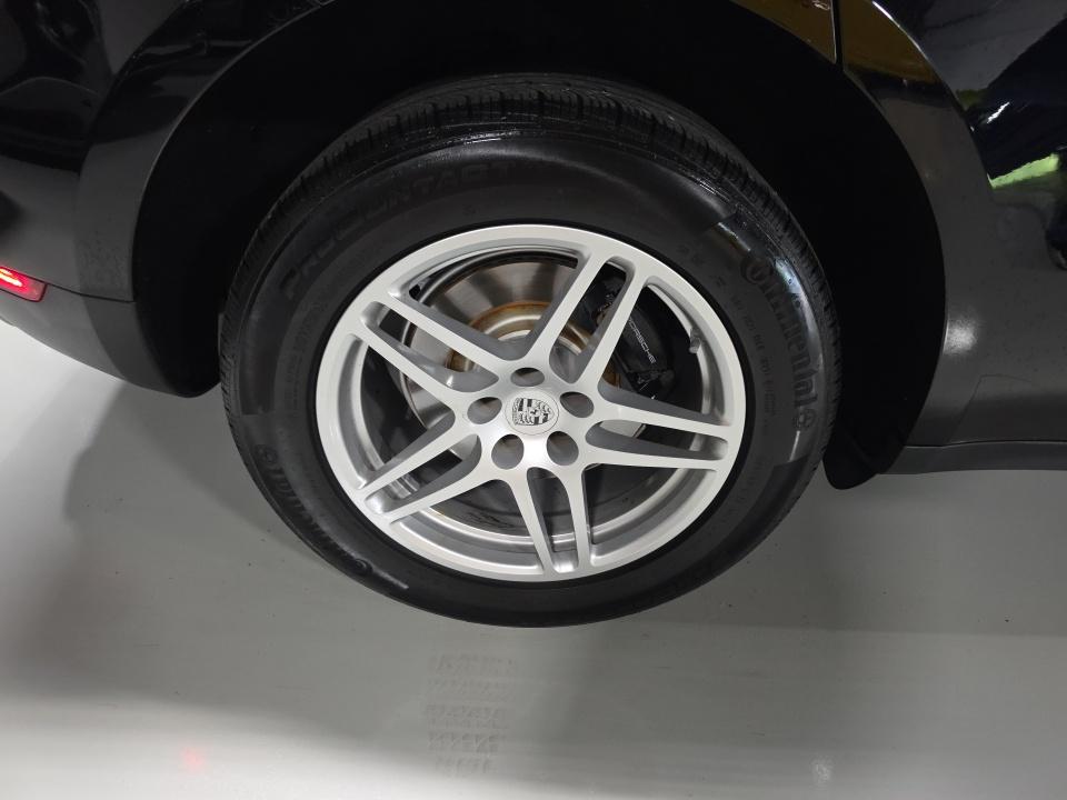 2018 Porsche Macan Base AWD