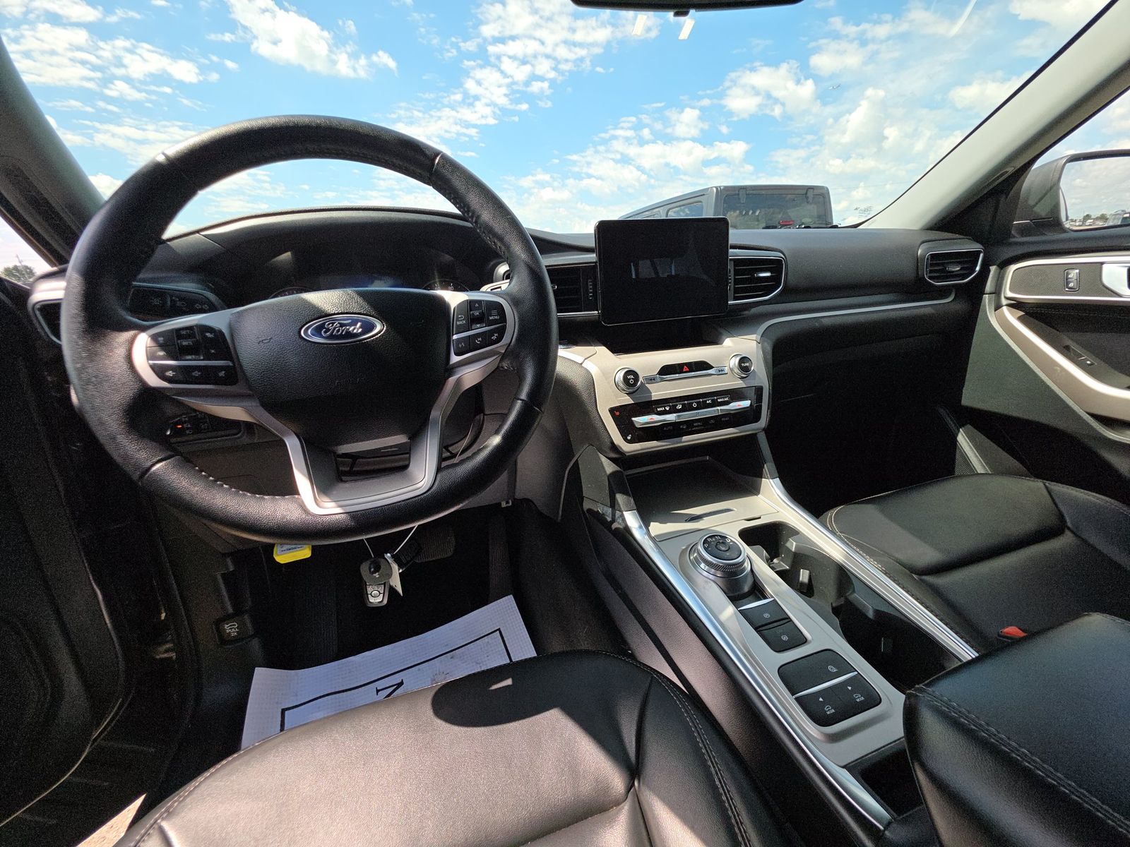2023 Ford Explorer XLT RWD