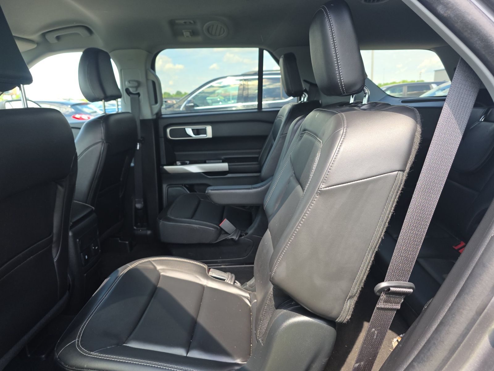 2023 Ford Explorer XLT RWD