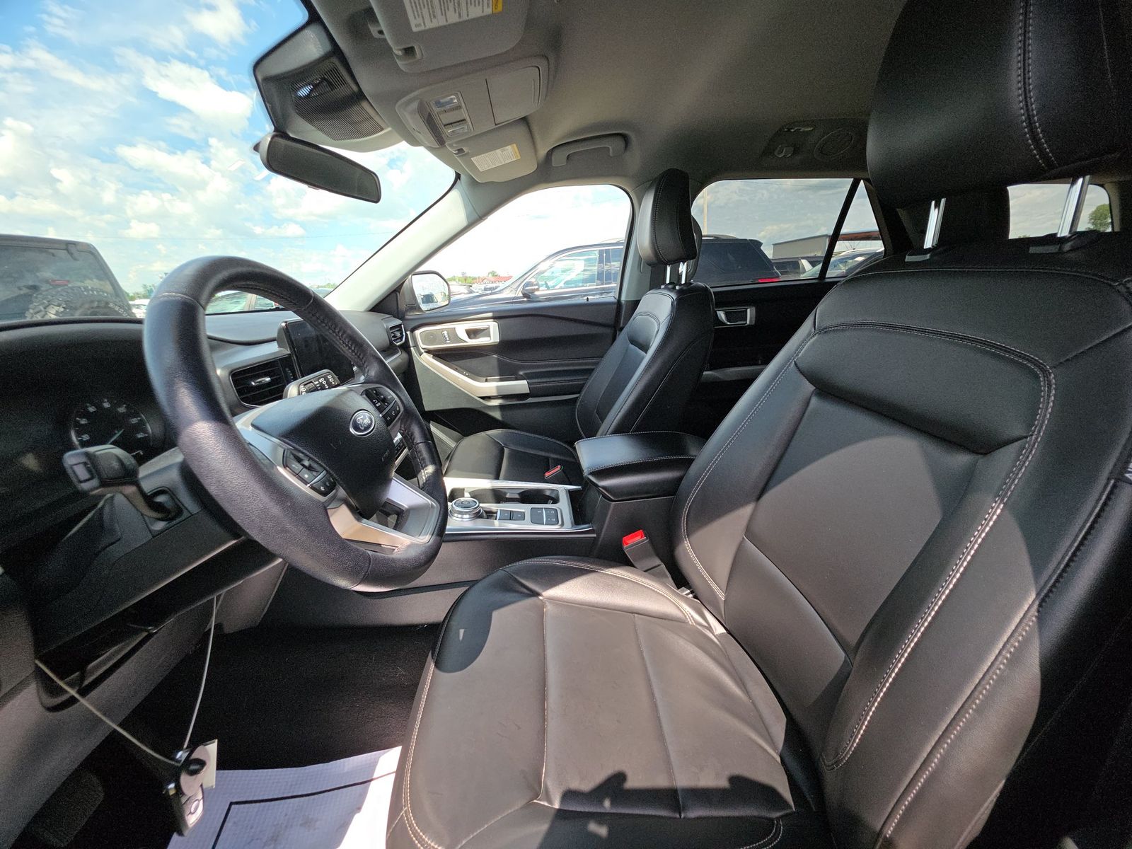 2023 Ford Explorer XLT RWD