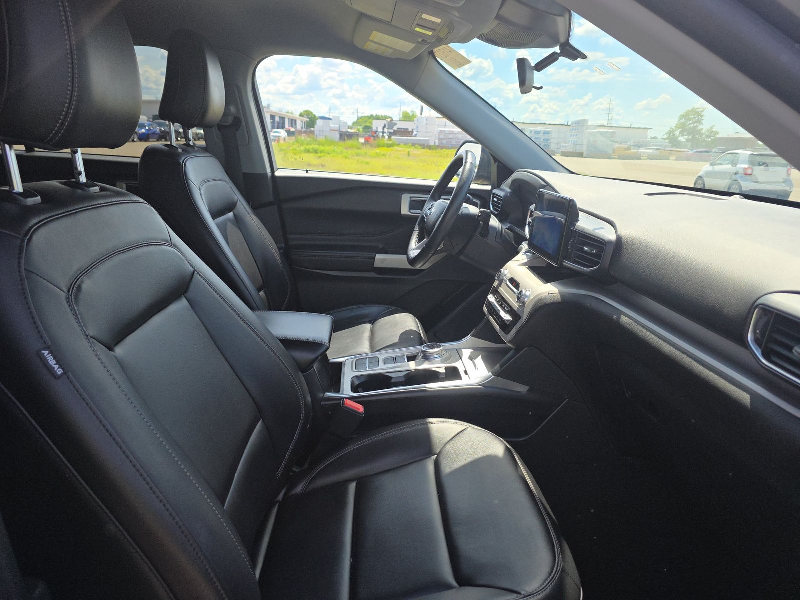 2023 Ford Explorer XLT RWD