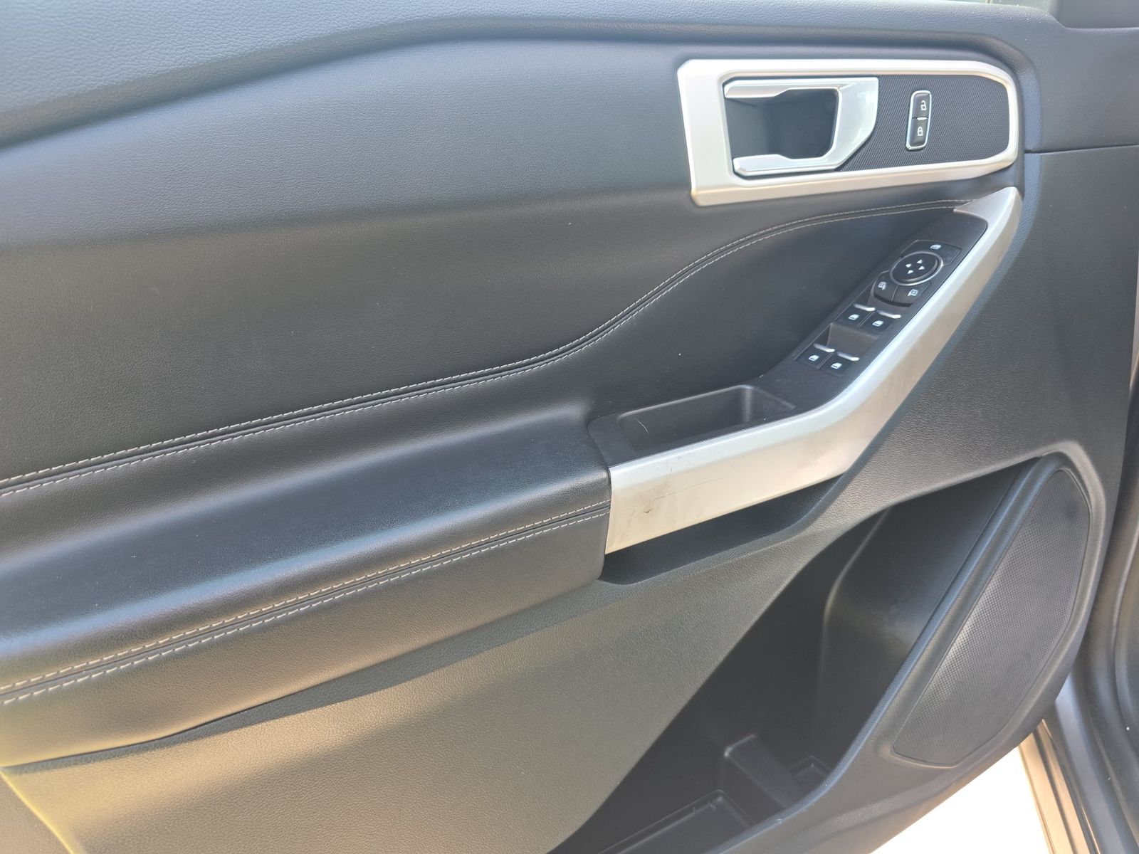 2023 Ford Explorer XLT RWD