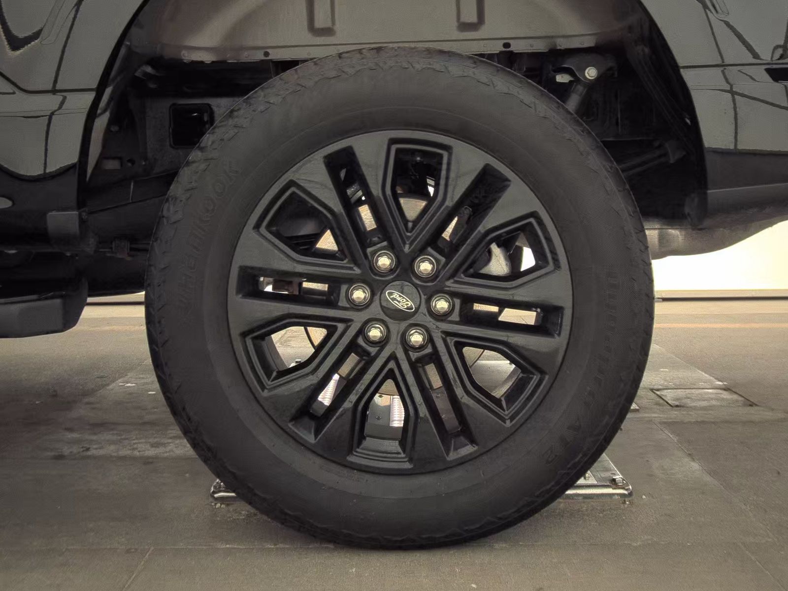 2025 Ford F-150 Lariat AWD