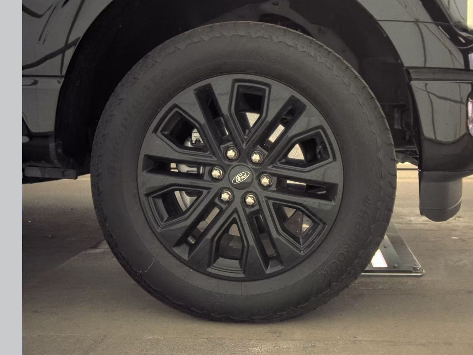 2025 Ford F-150 Lariat AWD