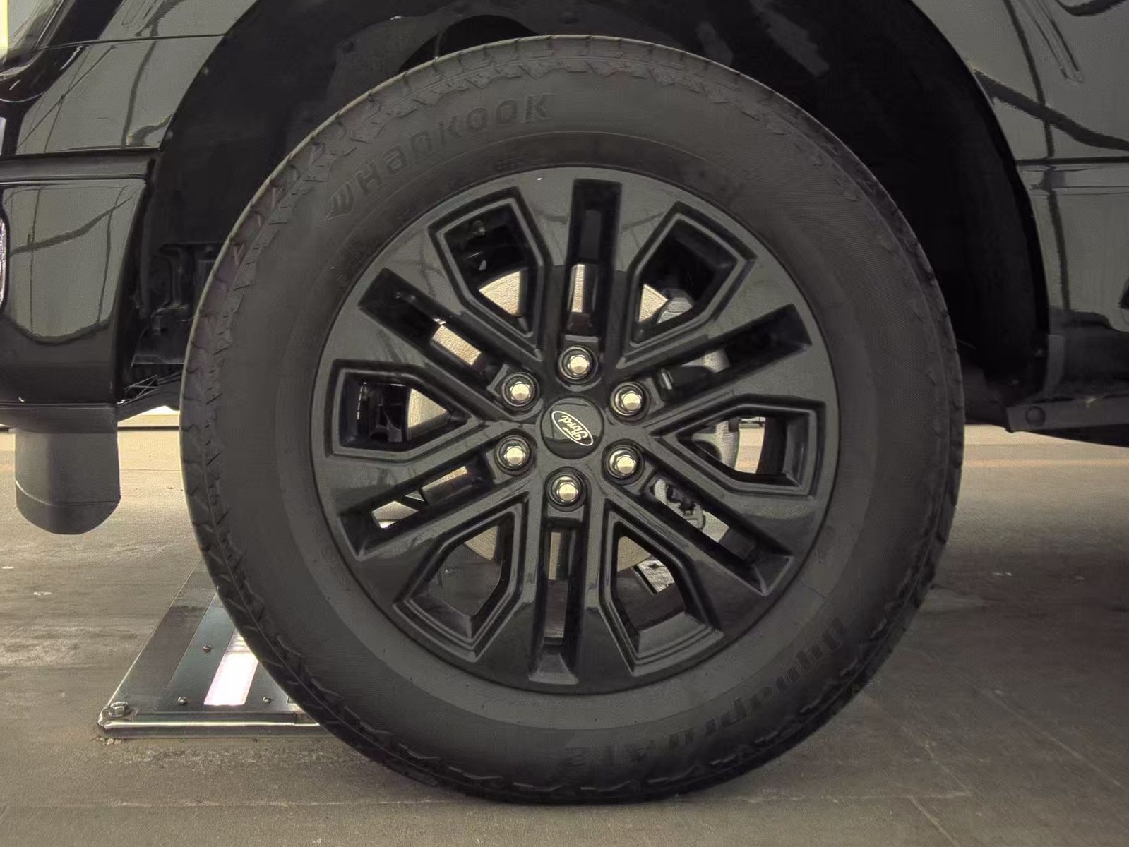 2025 Ford F-150 Lariat AWD