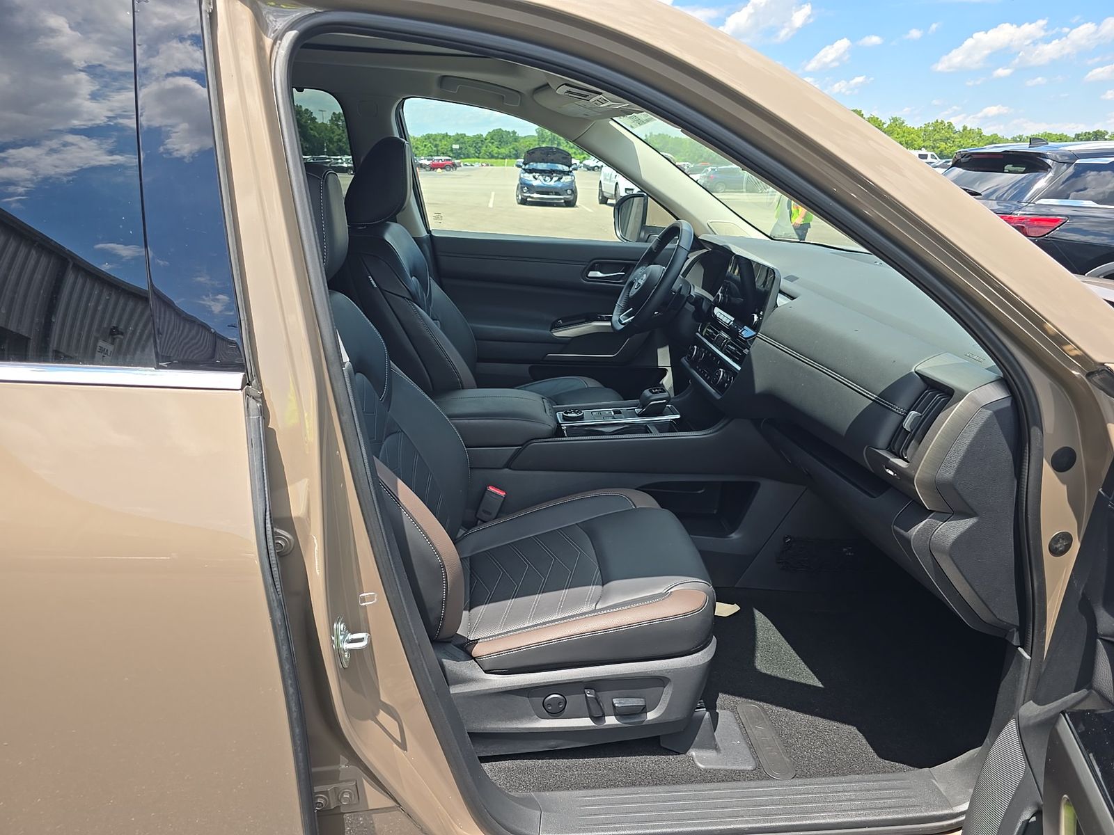 2025 Nissan Pathfinder Platinum AWD