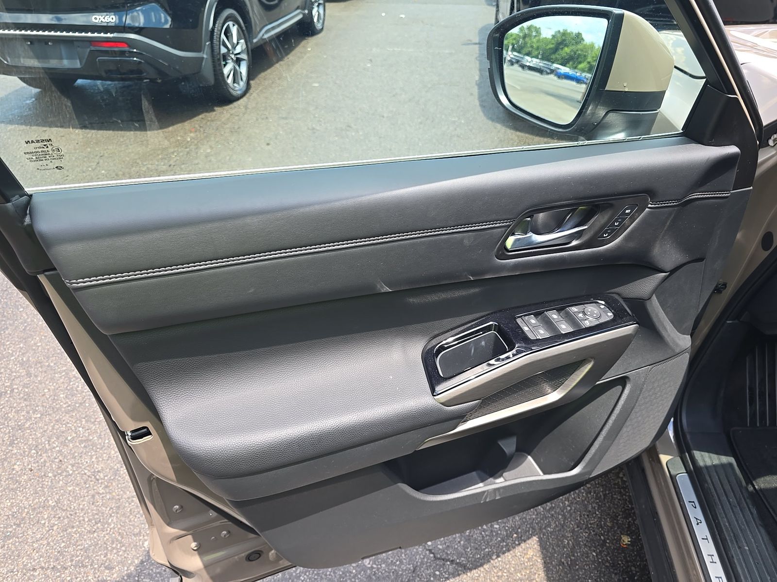 2025 Nissan Pathfinder Platinum AWD