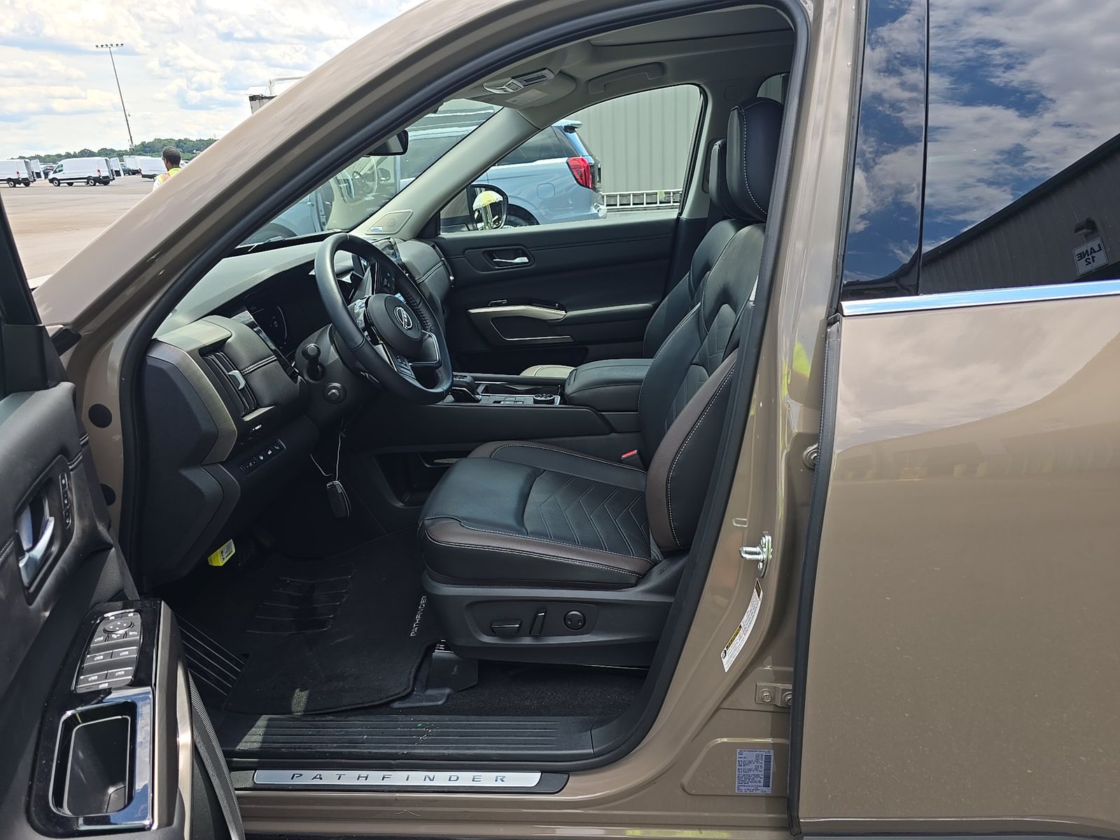 2025 Nissan Pathfinder Platinum AWD