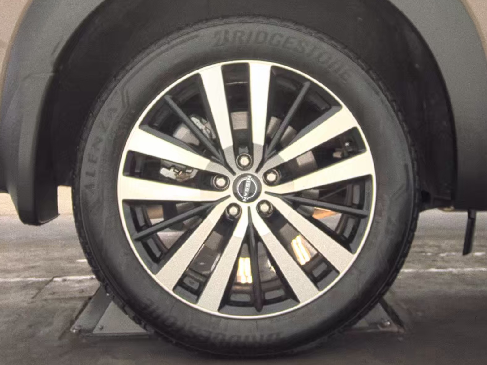 2025 Nissan Pathfinder Platinum AWD