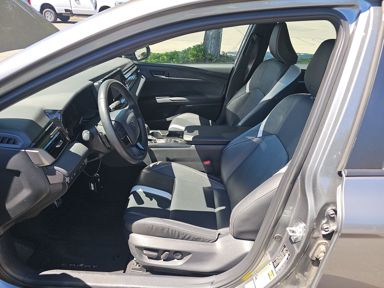 2025 Toyota Camry SE AWD