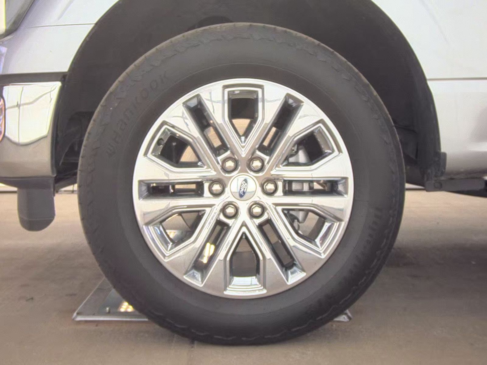 2025 Ford F-150 Lariat AWD