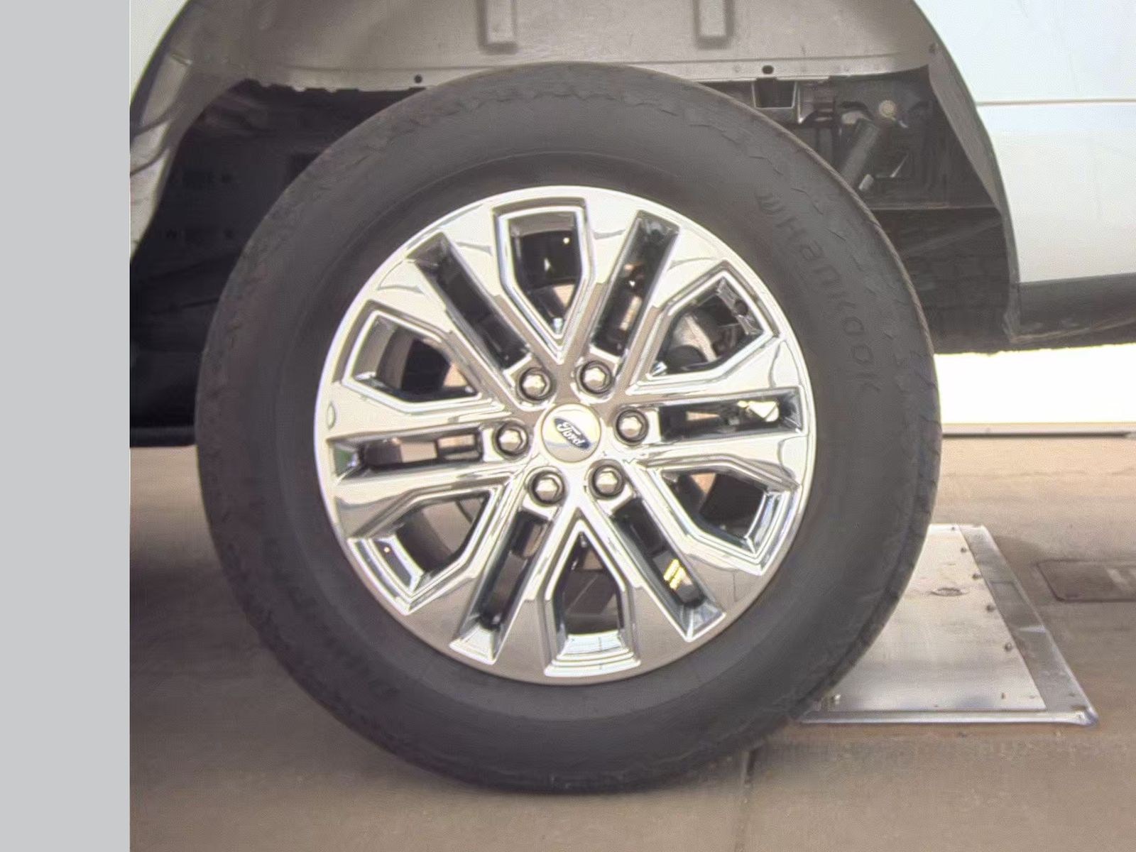 2025 Ford F-150 Lariat AWD