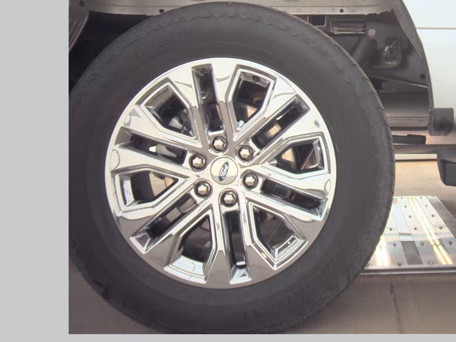 2025 Ford F-150 Lariat AWD