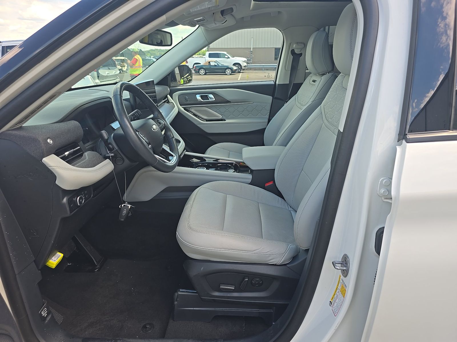 2025 Ford Explorer Platinum AWD