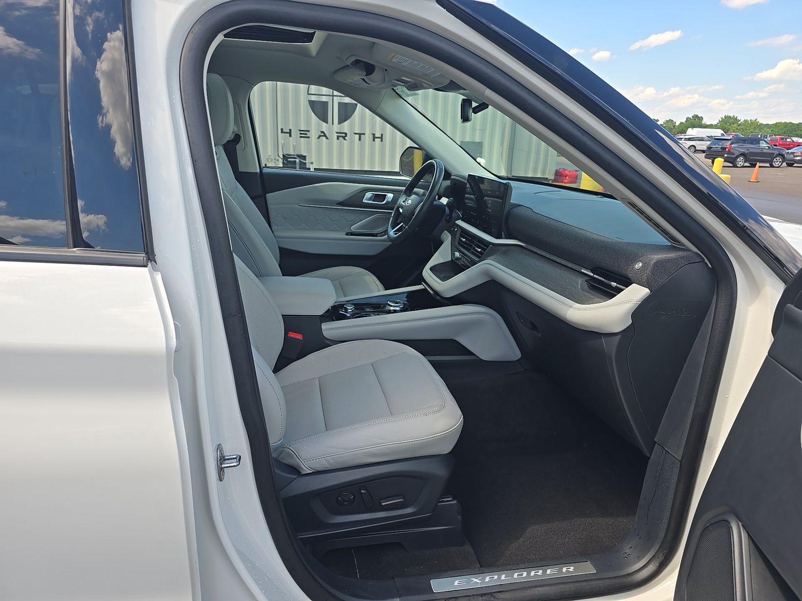 2025 Ford Explorer Platinum AWD