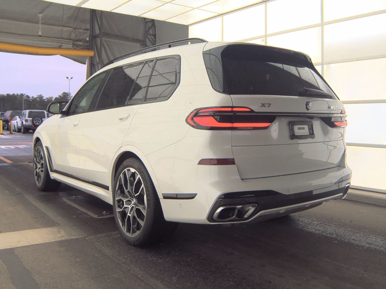 2025 BMW X7 M60i AWD