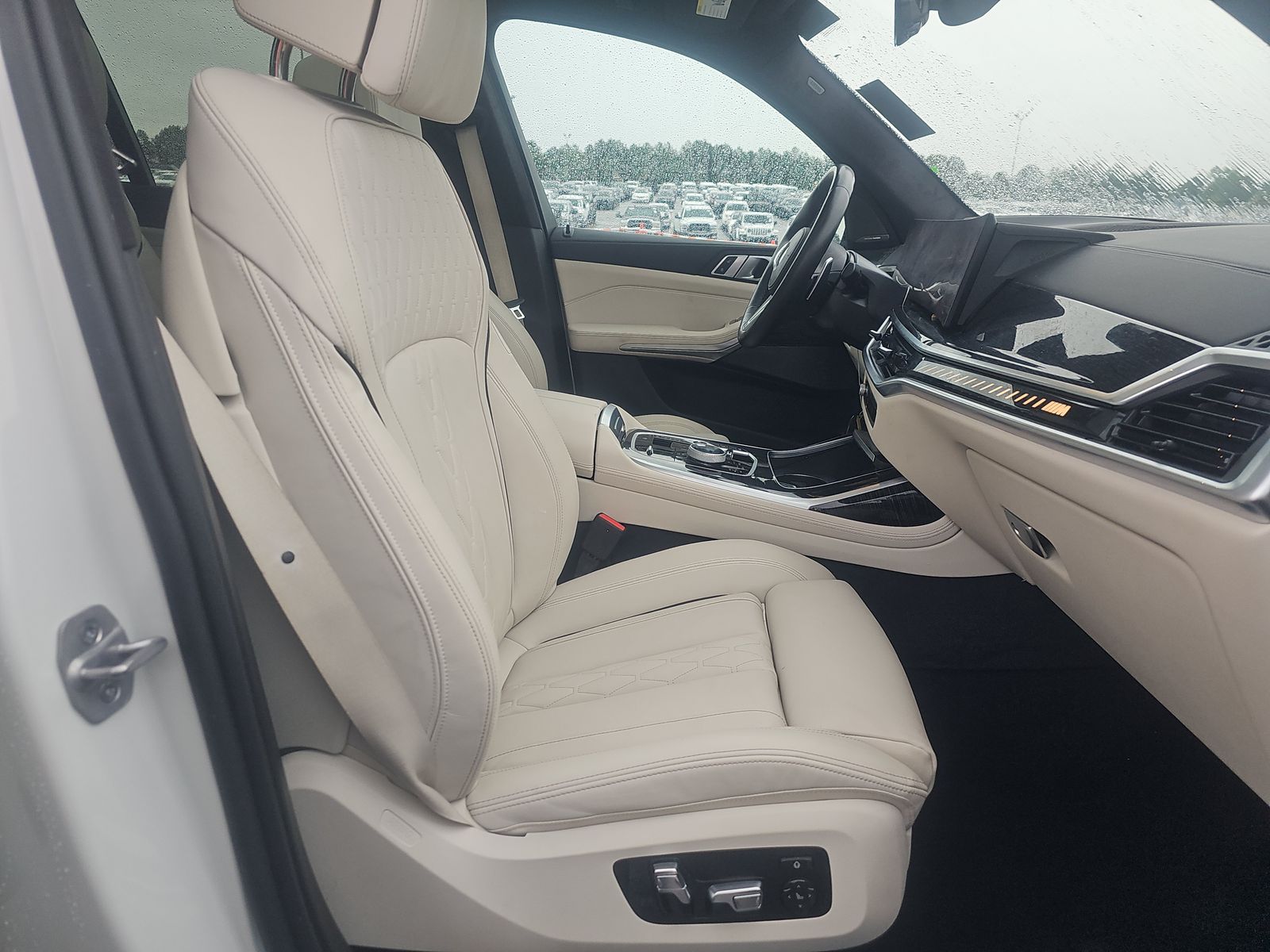 2025 BMW X7 M60i AWD