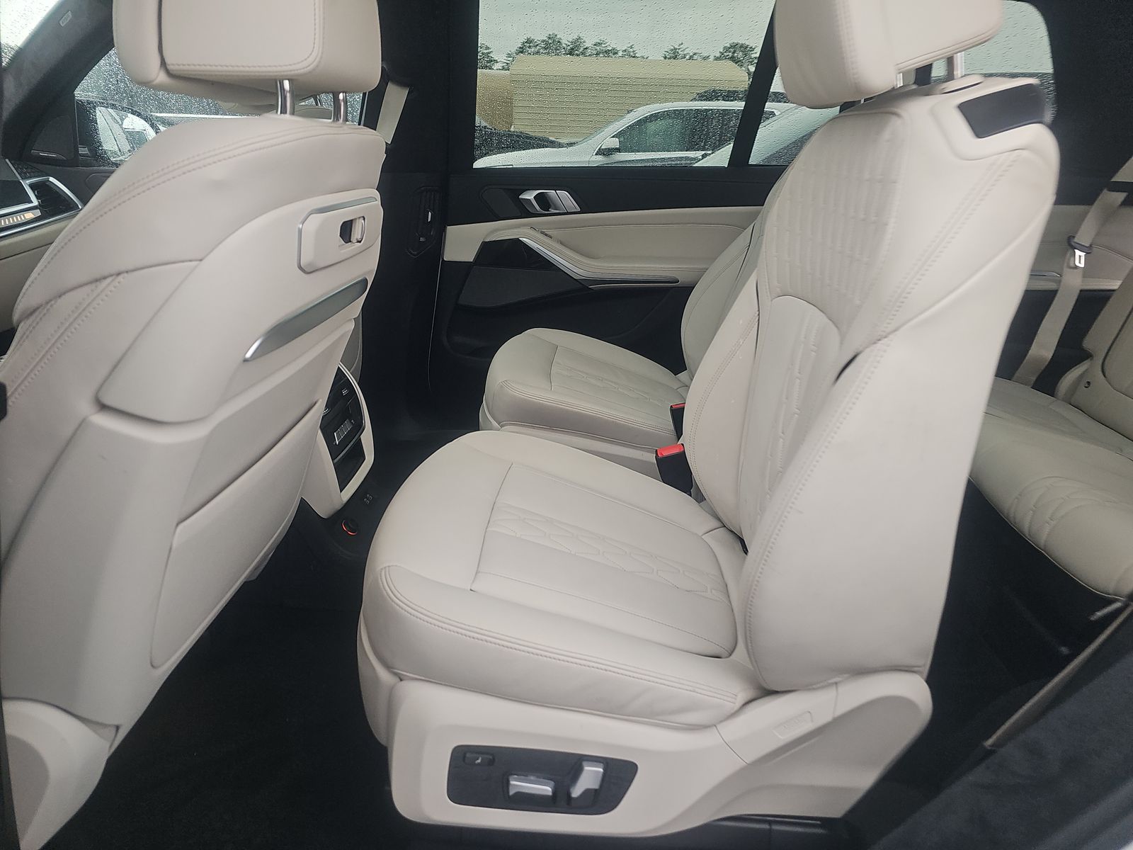 2025 BMW X7 M60i AWD