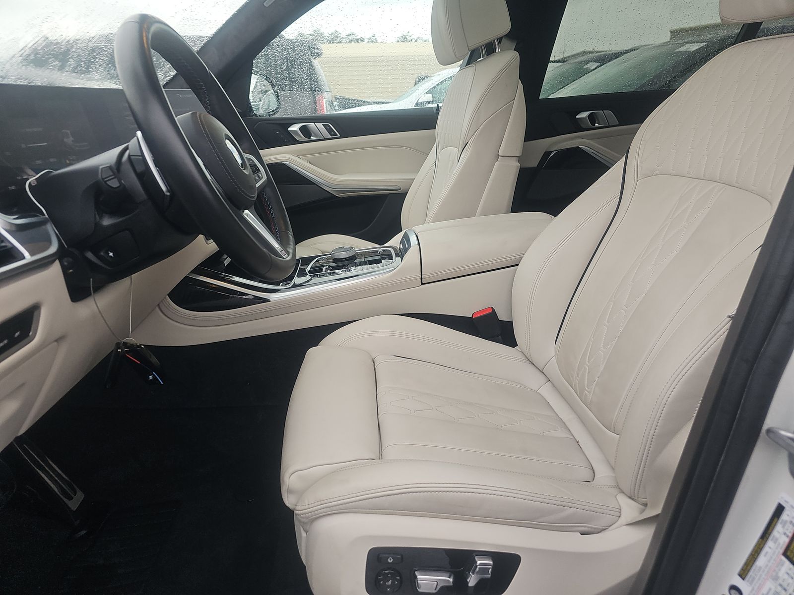 2025 BMW X7 M60i AWD