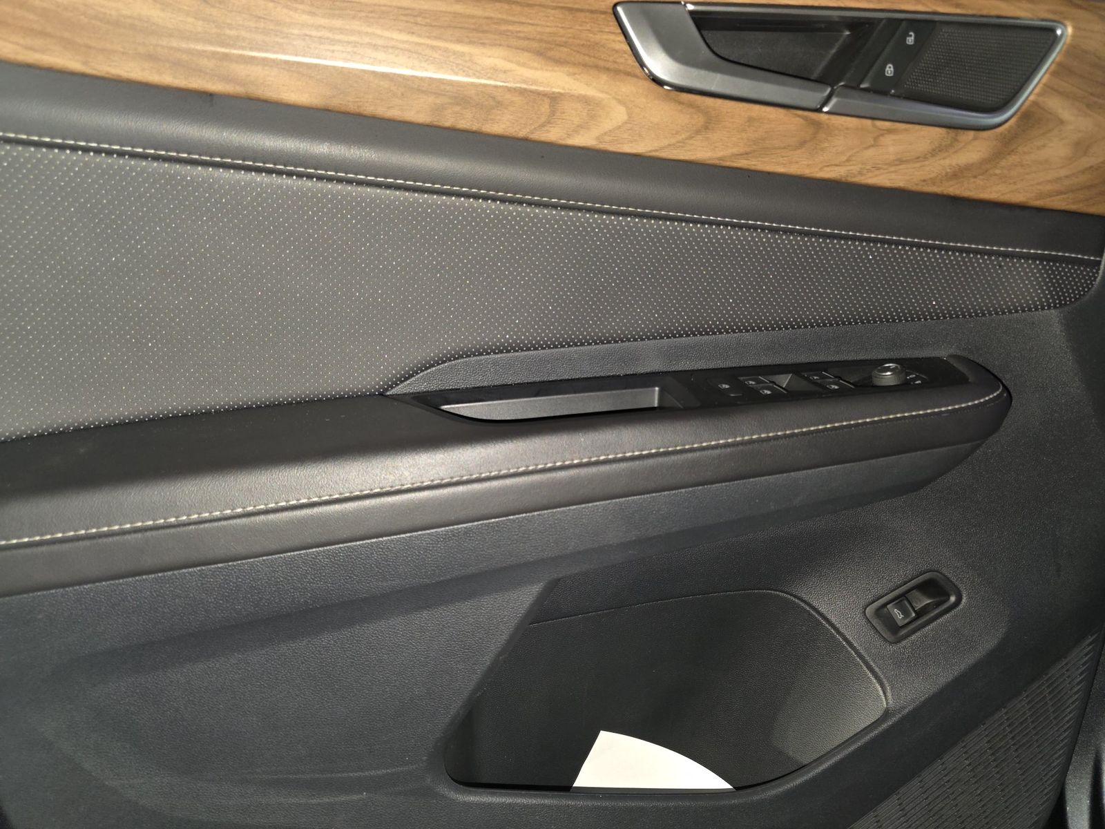 2025 Volkswagen Atlas 2.0T SE FWD