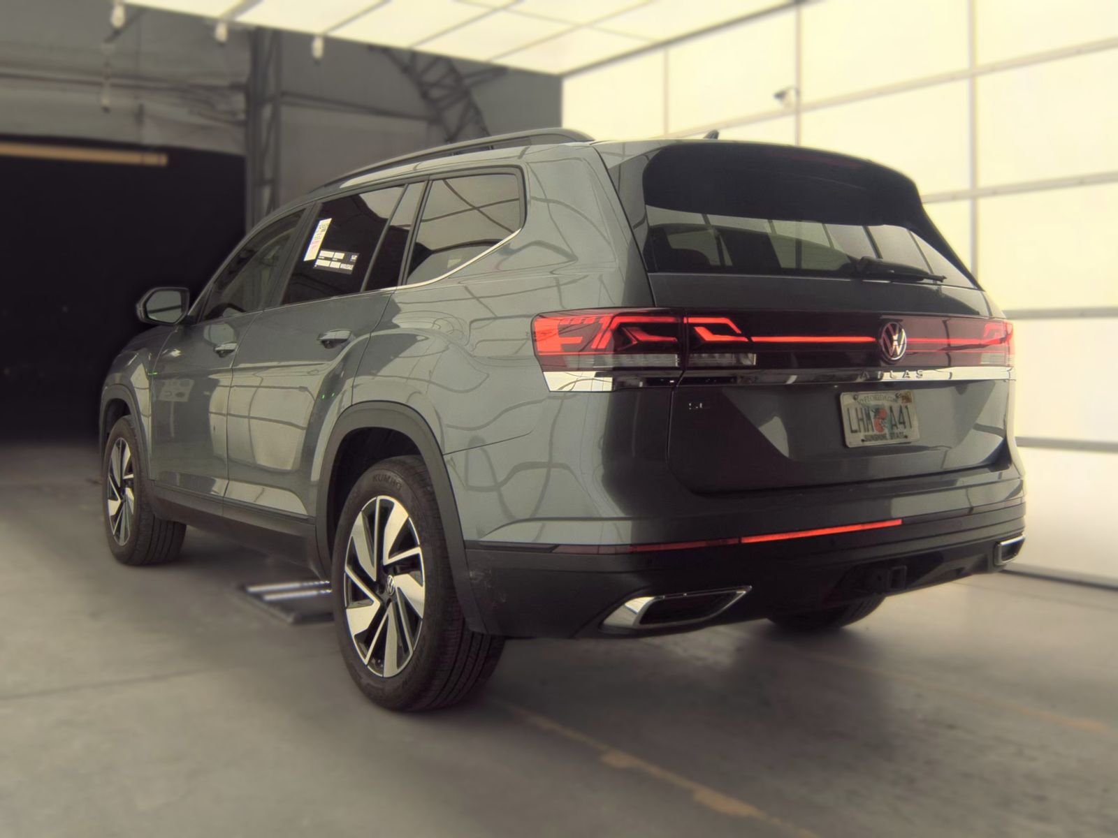 2025 Volkswagen Atlas 2.0T SE FWD