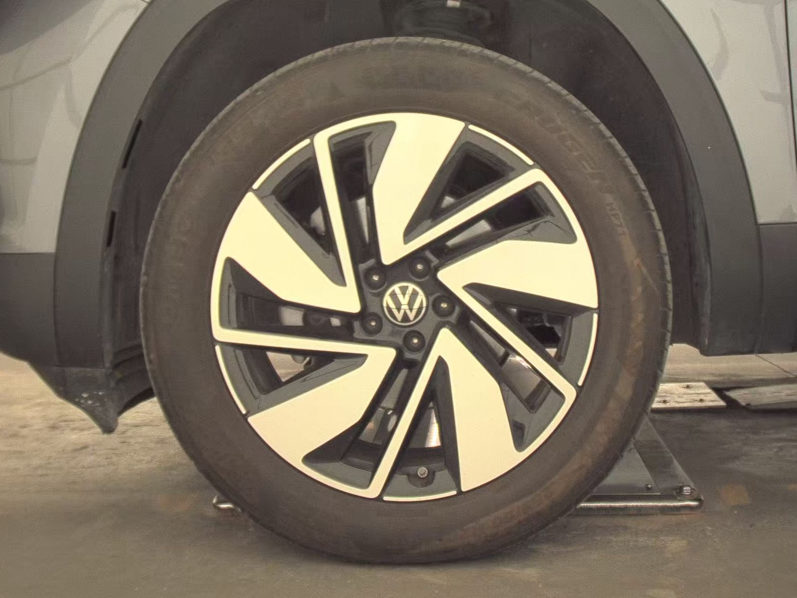 2025 Volkswagen Atlas 2.0T SE FWD
