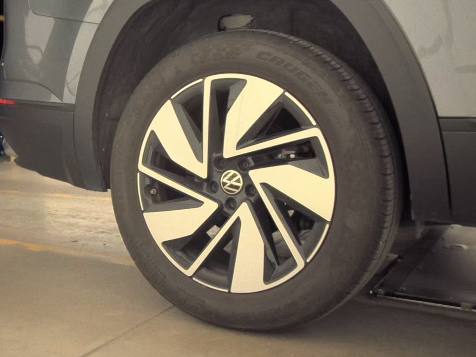 2025 Volkswagen Atlas 2.0T SE FWD