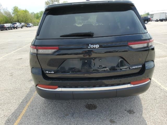 2023 Jeep Grand Cherokee Laredo AWD