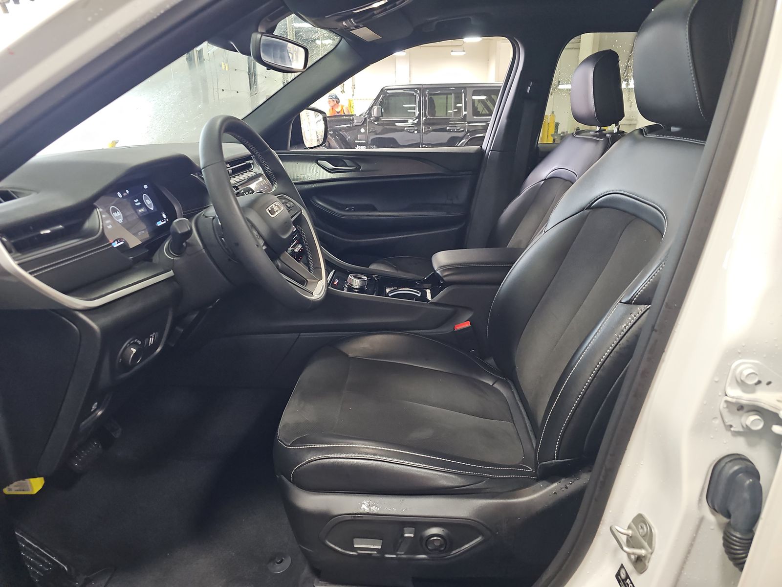 2023 Jeep Grand Cherokee L Altitude AWD