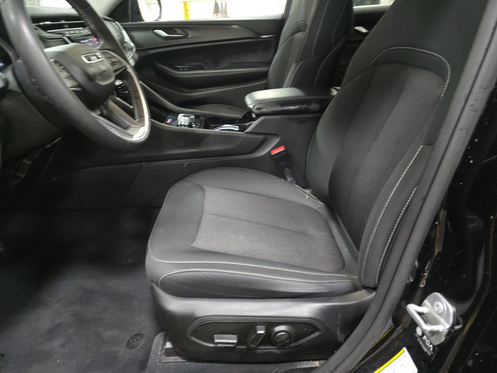 2023 Jeep Grand Cherokee L Laredo AWD