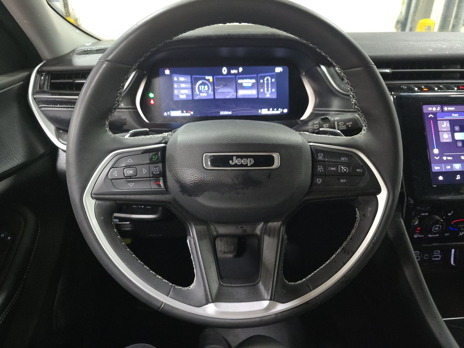 2023 Jeep Grand Cherokee L Laredo AWD