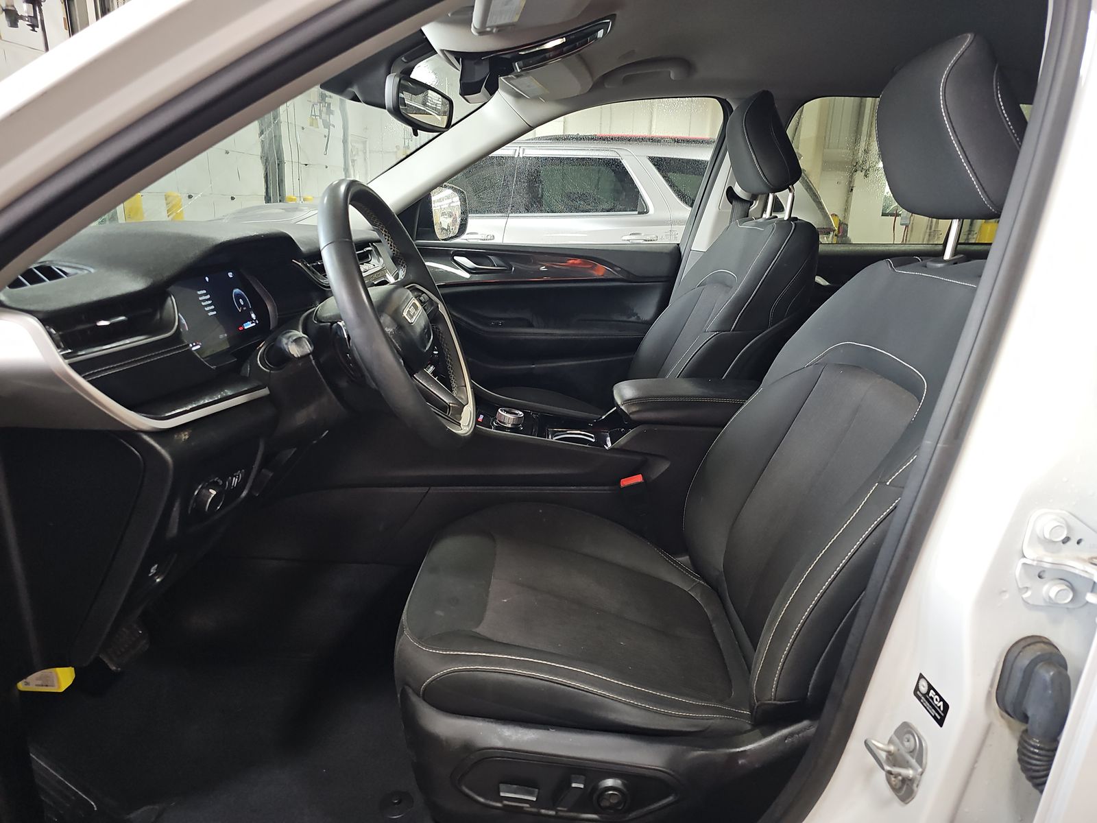 2023 Jeep Grand Cherokee Laredo AWD