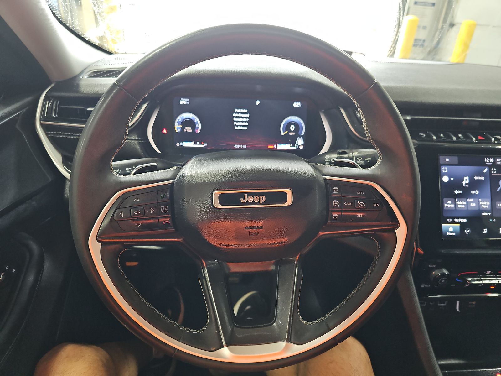 2023 Jeep Grand Cherokee Laredo AWD