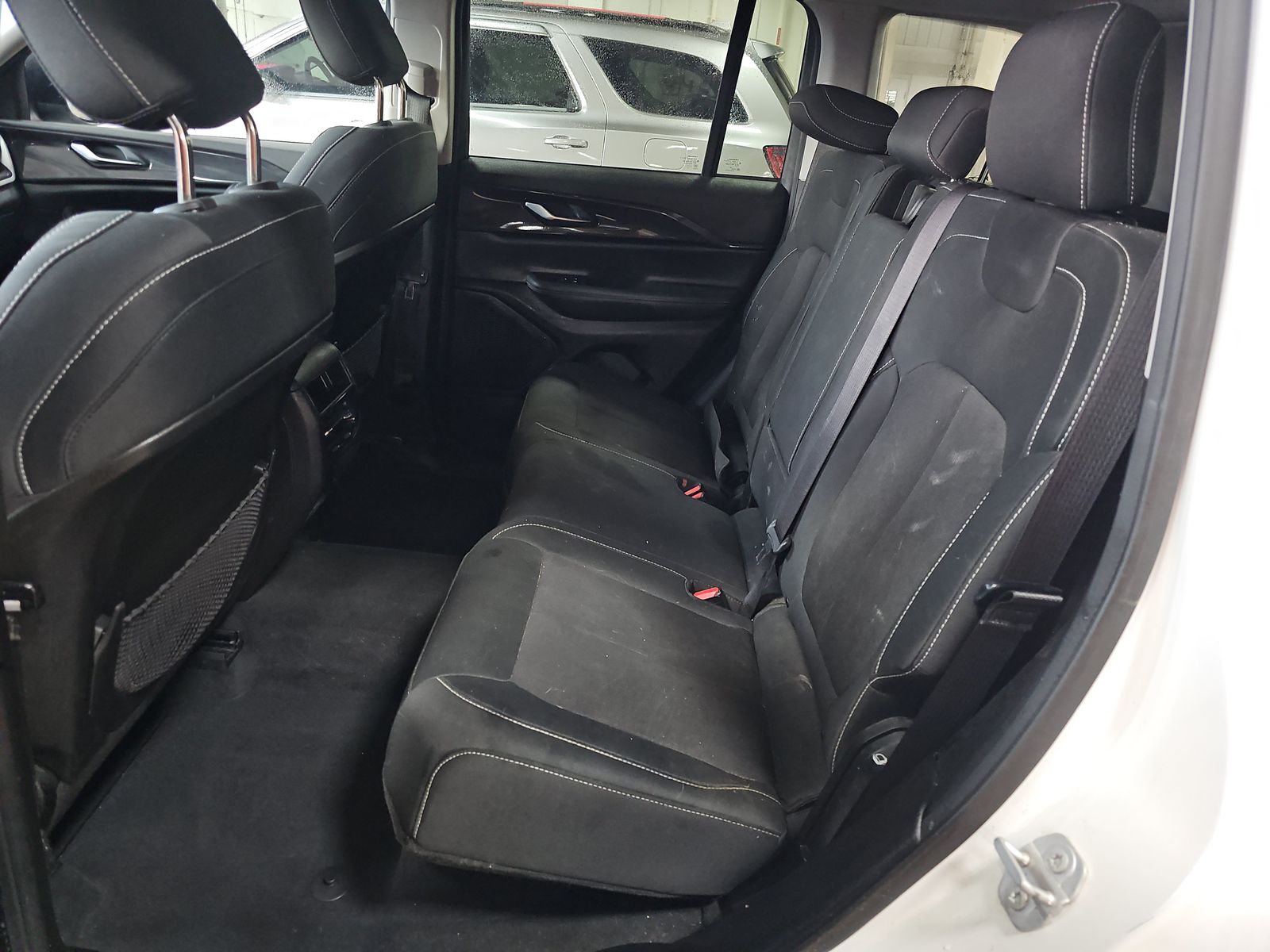 2023 Jeep Grand Cherokee Laredo AWD